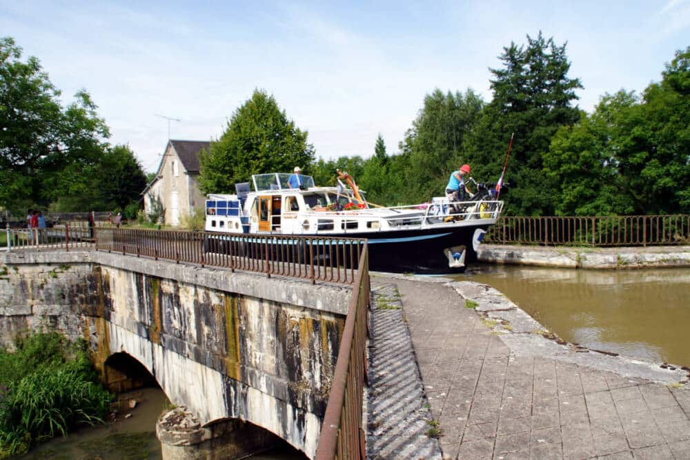 8 pont canal mingot chatillon 1000x667 1 - Rives du Morvan Tourisme